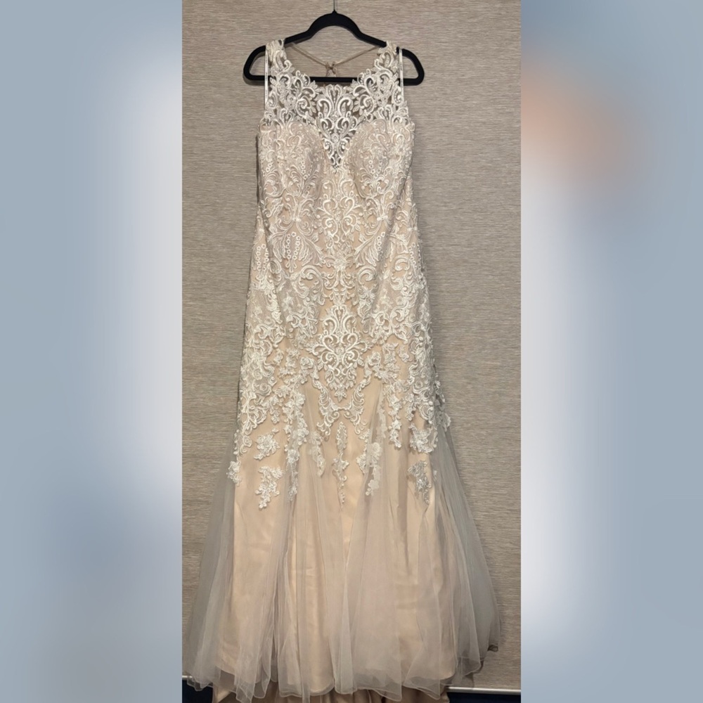Stella York Ivory Lace Wedding Dress